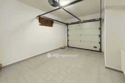 Eladó családi ház Érd
