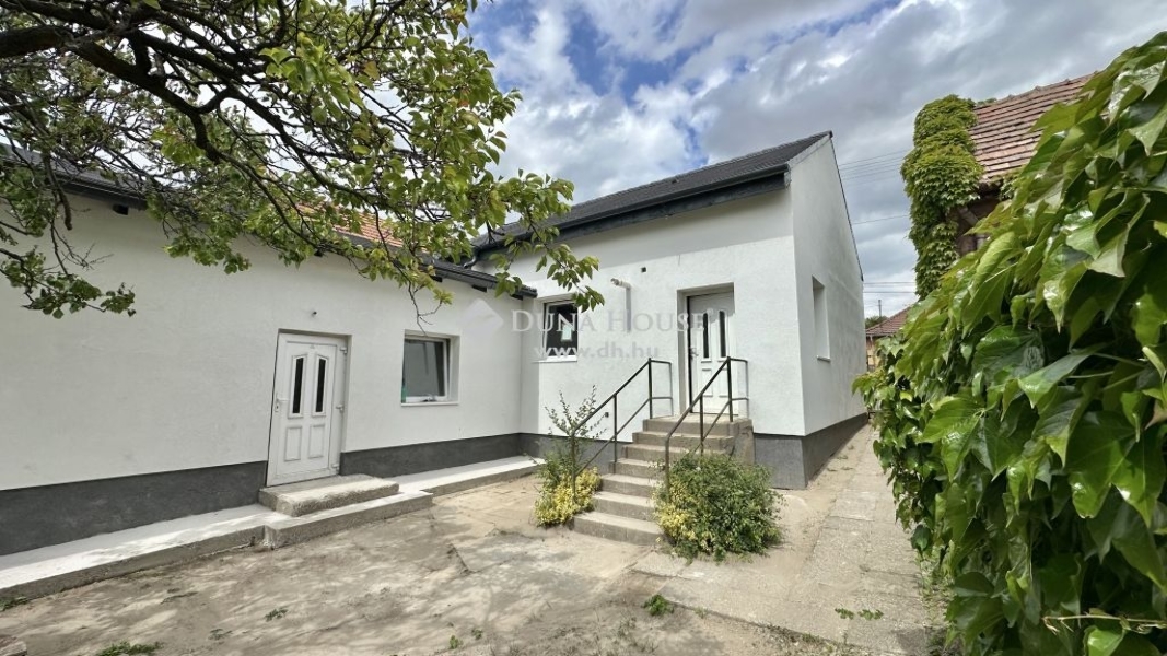 Eladó családi ház Budapest