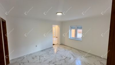 Eladó családi ház Monor
