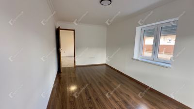 Eladó családi ház Monor