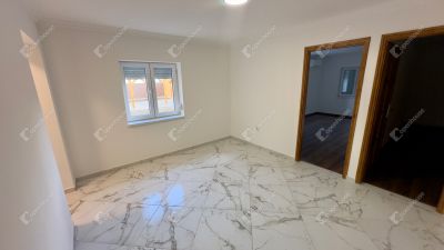 Eladó családi ház Monor