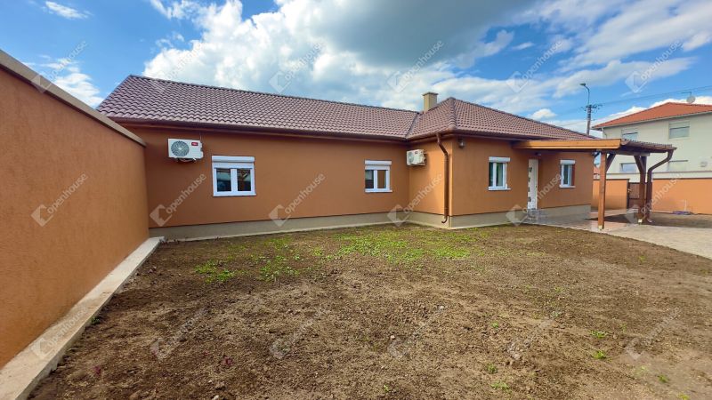 Eladó családi ház Monor