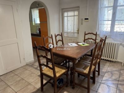 Eladó családi ház Budapest