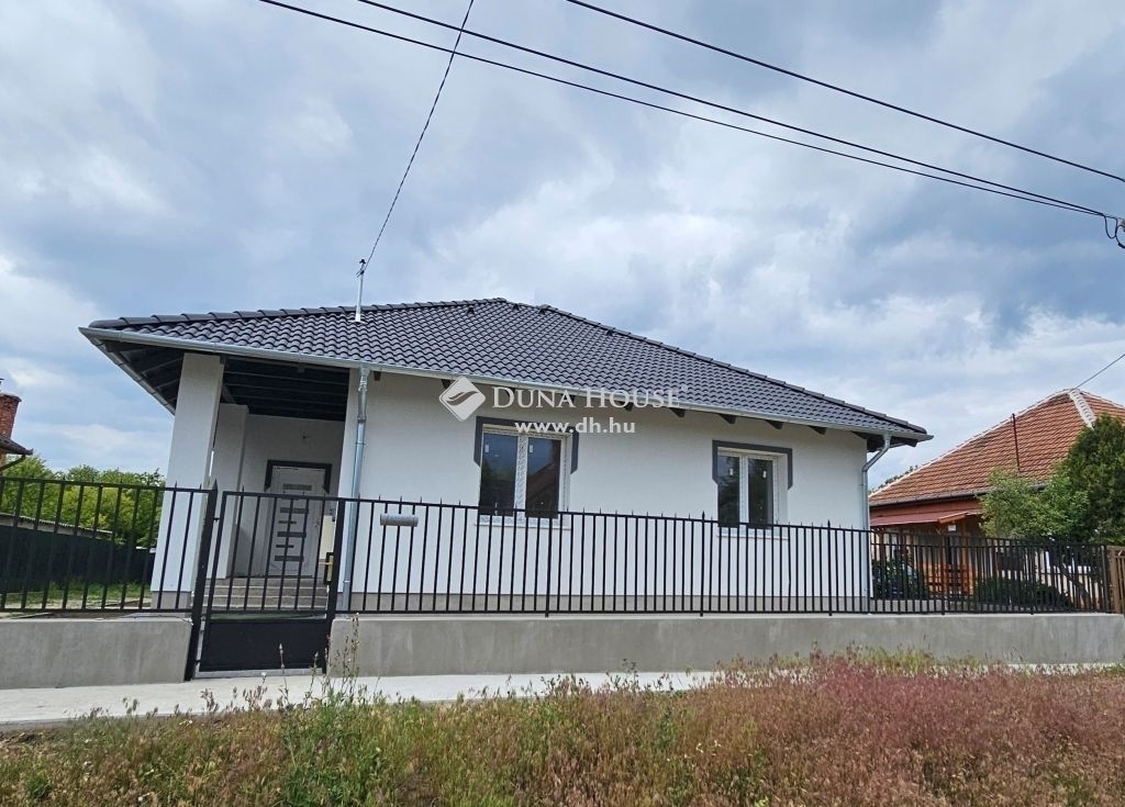 Eladó családi ház Tápióság