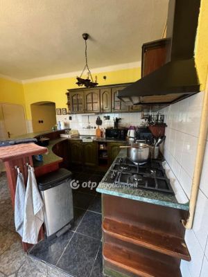Eladó családi ház Budapest