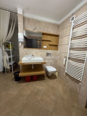 Eladó iroda családi házban Pécs
