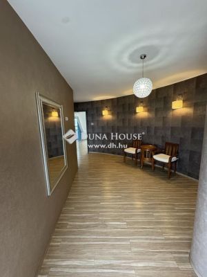 Eladó iroda családi házban Pécs