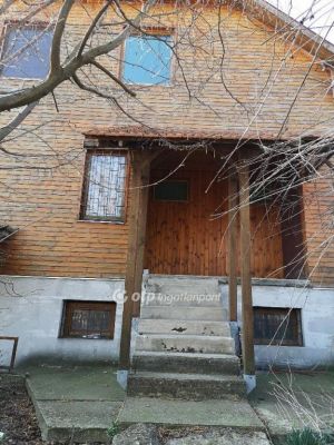 Eladó családi ház Tiszacsege