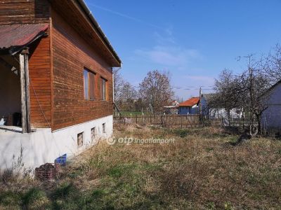Eladó családi ház Tiszacsege