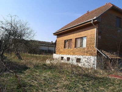 Eladó családi ház Tiszacsege