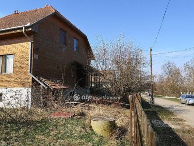 Eladó családi ház Tiszacsege
