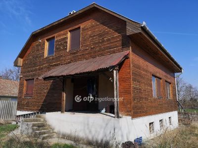 Eladó családi ház Tiszacsege