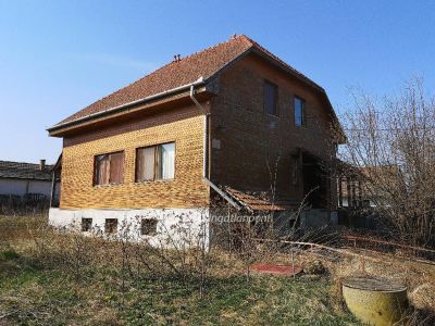 Eladó családi ház Tiszacsege