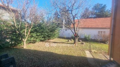 Eladó családi ház Üröm