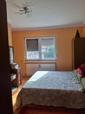 Eladó családi ház Üröm