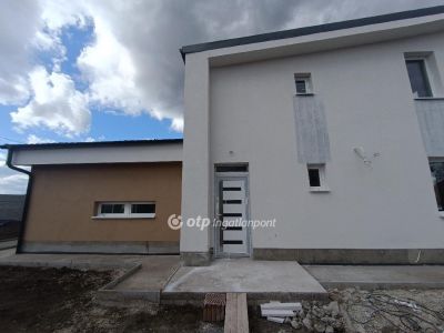 Eladó ikerház Seregélyes