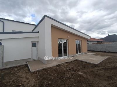 Eladó ikerház Seregélyes