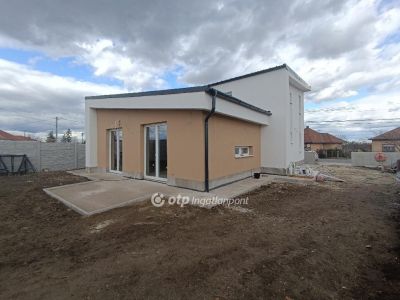 Eladó ikerház Seregélyes