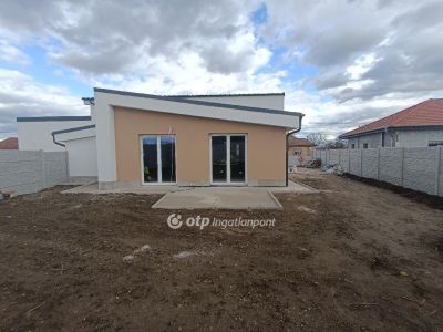 Eladó ikerház Seregélyes