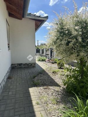 Eladó családi ház Nagyvenyim