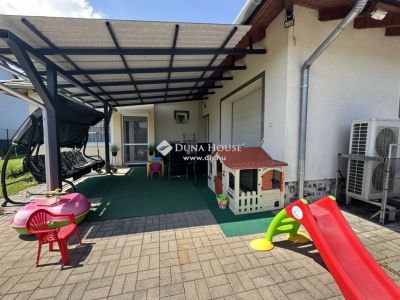 Eladó családi ház Nagyvenyim