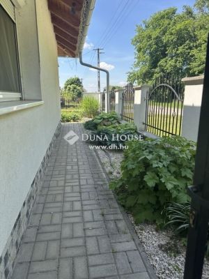 Eladó családi ház Nagyvenyim