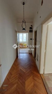 Eladó családi ház Budapest
