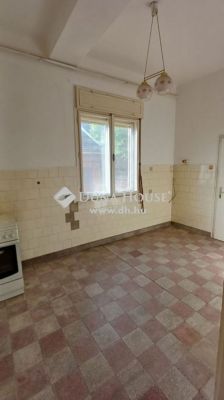 Eladó családi ház Budapest