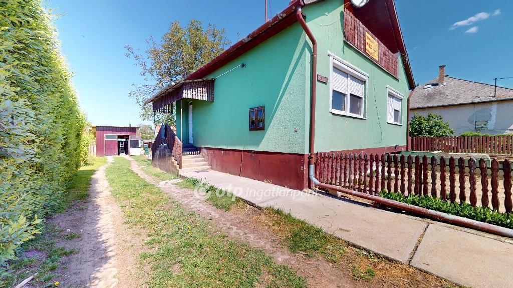 Eladó családi ház Szakoly