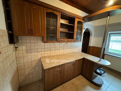 Eladó családi ház Tiszadada