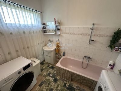 Eladó családi ház Nyáregyháza
