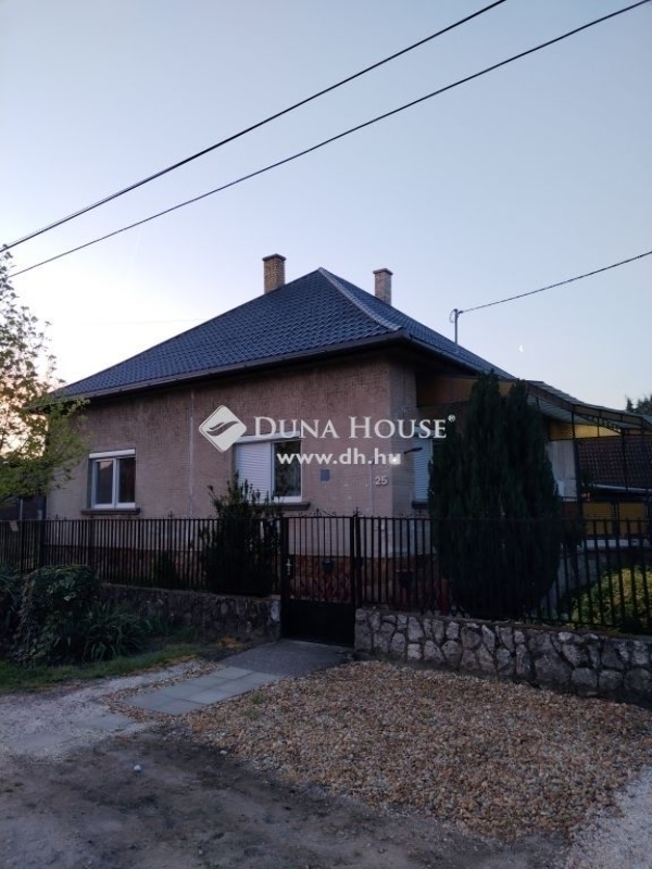 Eladó családi ház Monor