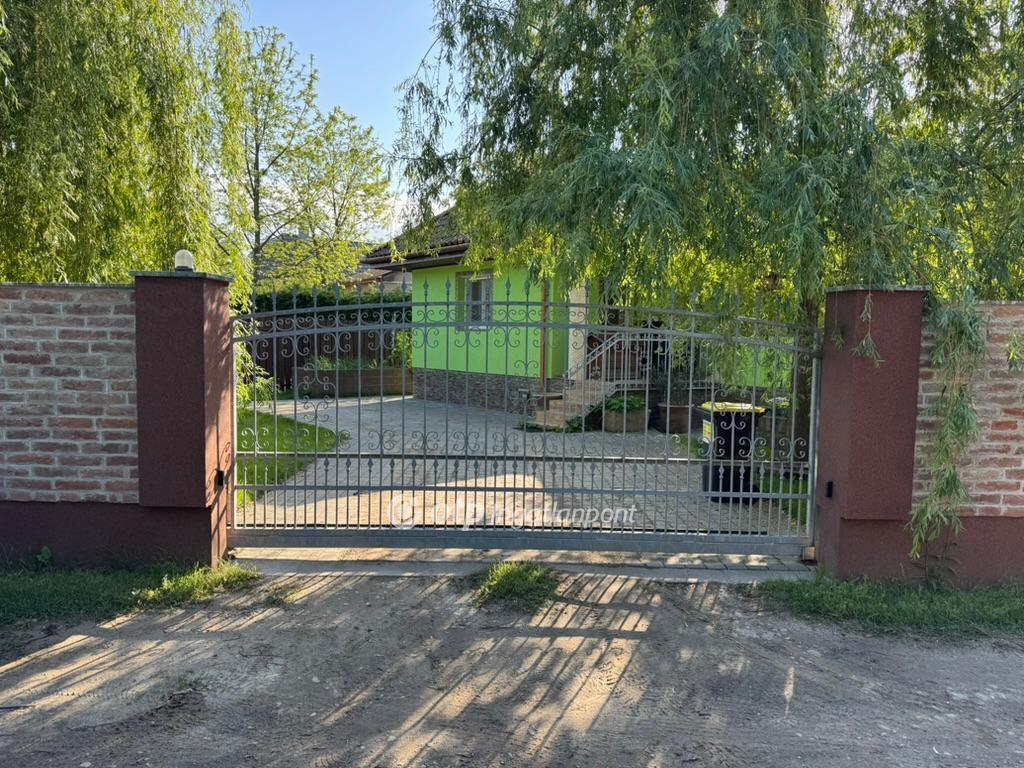 Eladó családi ház Szigetmonostor