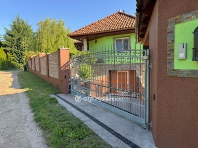 Eladó családi ház Szigetmonostor