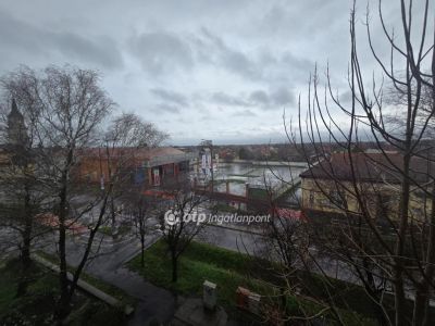 Eladó lakás Püspökladány