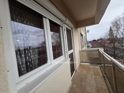 Eladó lakás Püspökladány
