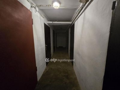 Eladó lakás Püspökladány