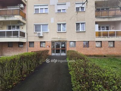 Eladó lakás Püspökladány