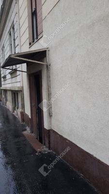 Eladó utcai bejáratú üzlethelység Budapest