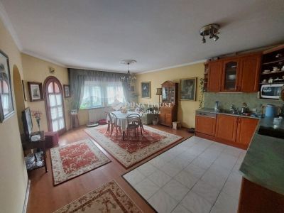 Eladó családi ház Erdőkertes