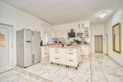Eladó családi ház Budapest