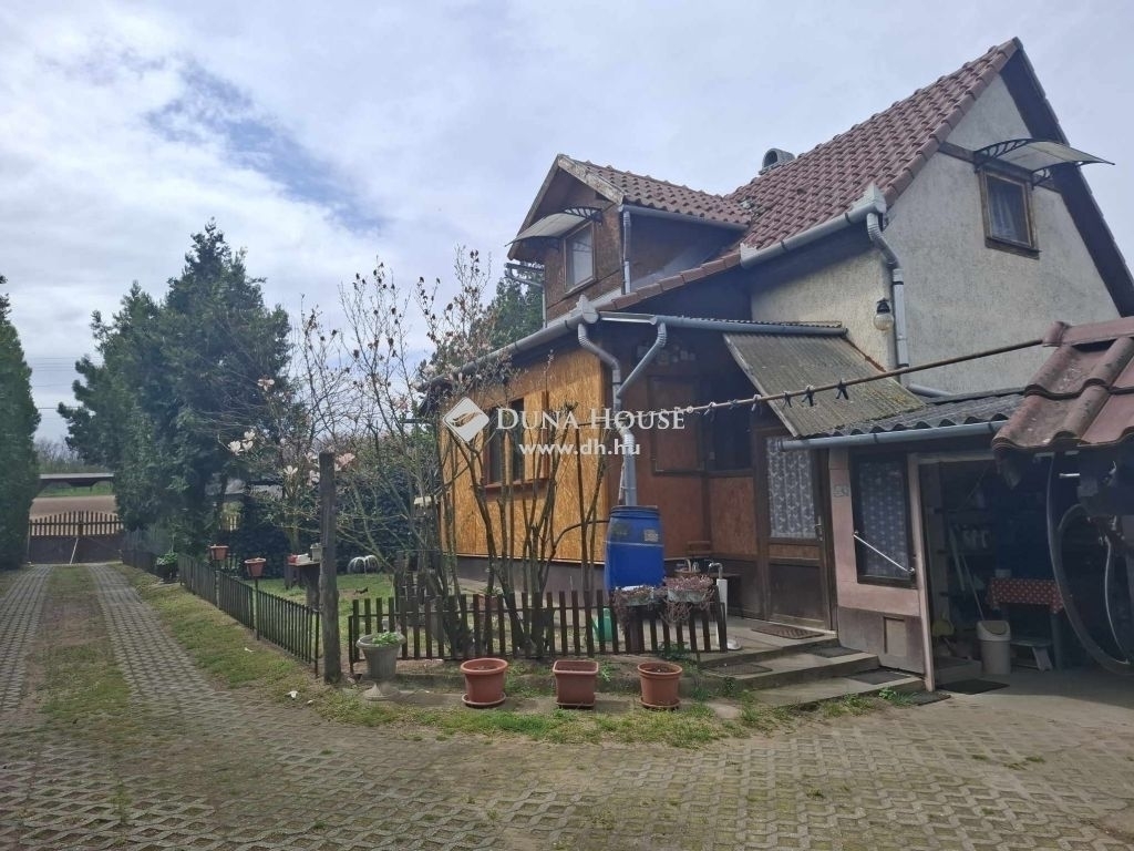 Eladó családi ház