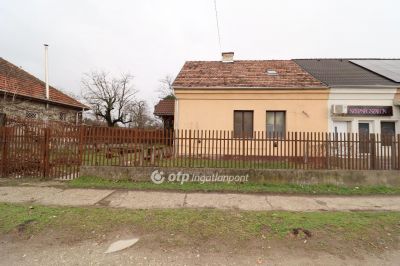 Eladó családi ház Taksony