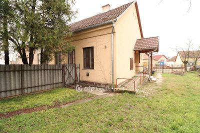 Eladó családi ház Taksony