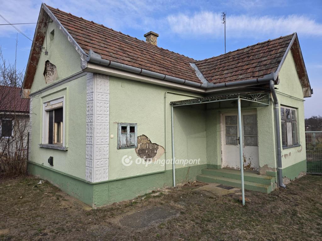 Eladó családi ház Vámospércs
