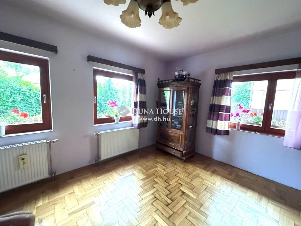 Eladó családi ház Pécs