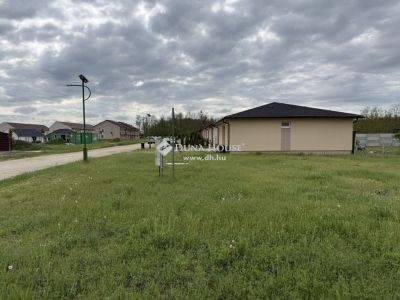 Eladó lakóövezeti telek Nagyszentjános