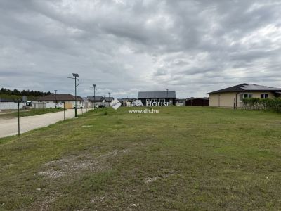 Eladó lakóövezeti telek Nagyszentjános