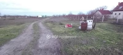 Eladó lakóövezeti telek Pusztaszer