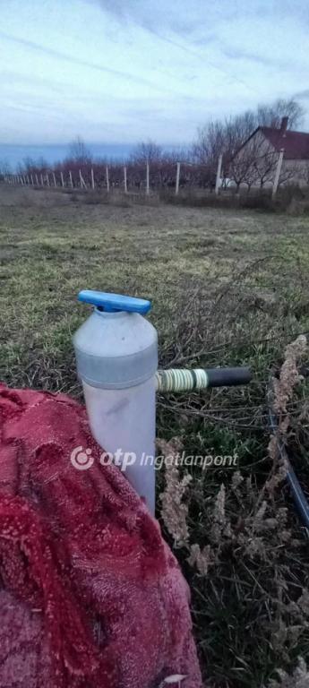 Eladó lakóövezeti telek Pusztaszer